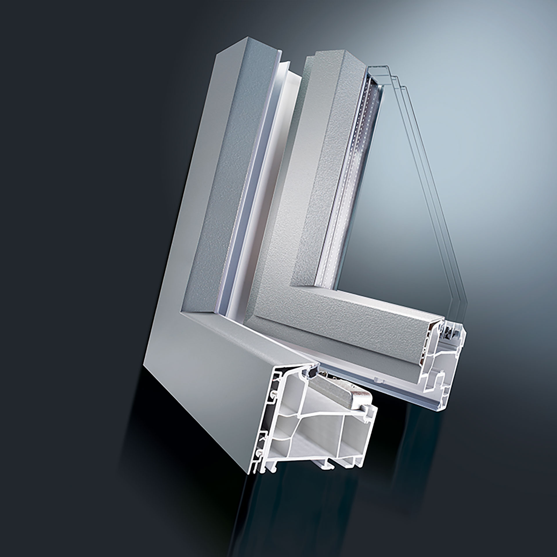Il sistema DECCO PVC-U/alluminio combina i vantaggi di entrambi i materiali. La soluzione può essere installata rapidamente e facilmente dal produttore di finestre. Non è necessaria una produzione personalizzata. La finestra rimane nella linea di produzione standard.